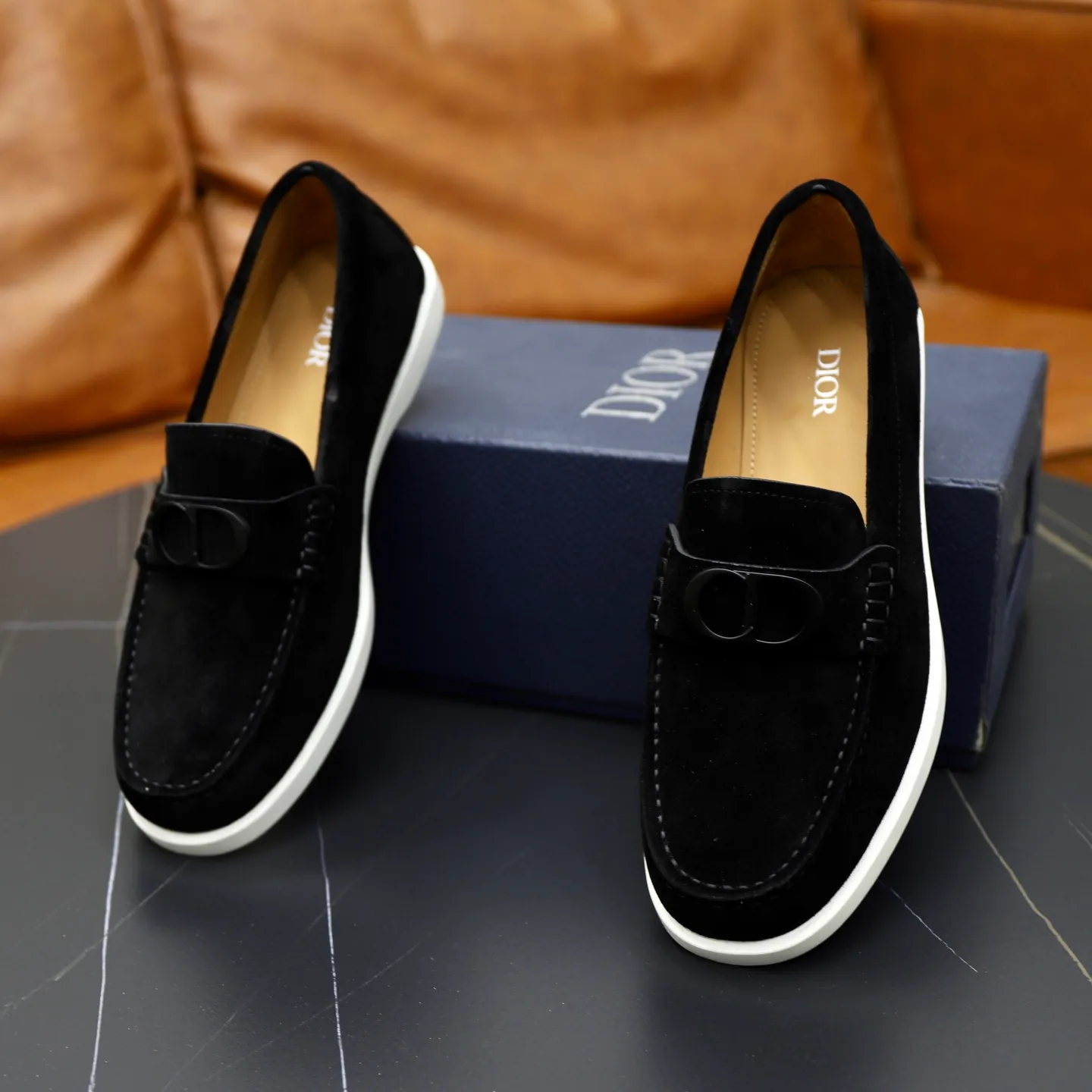 Ex-factory price: 560🙅‍♂️🙅‍♂️🙅‍♂️ Brand: Dior DIOR Standard code: Men's code 38/44 (45 can be customized) Grade: Same as the official website Material: Original cowhide stitching, cowhide lining, original TPU wear-resistant soft outsole Style categories: Leisure and sports version, footwear for driving, young fashion, European and American trends, British style Color: actual picture color
